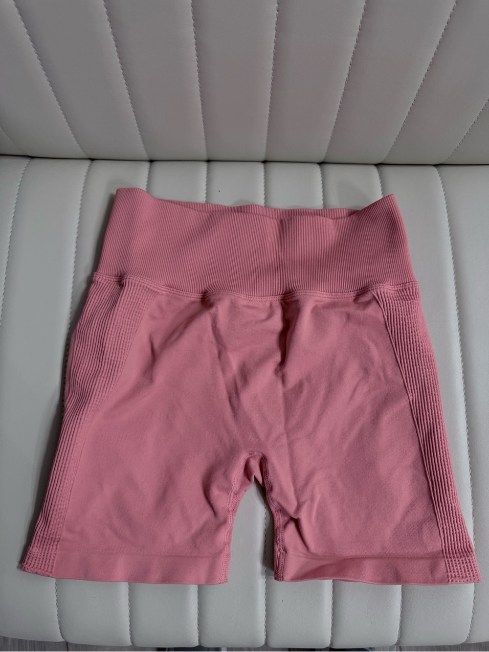 Booty scrunch short Small